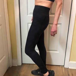 Bandier high waisted pocket legging in black camo